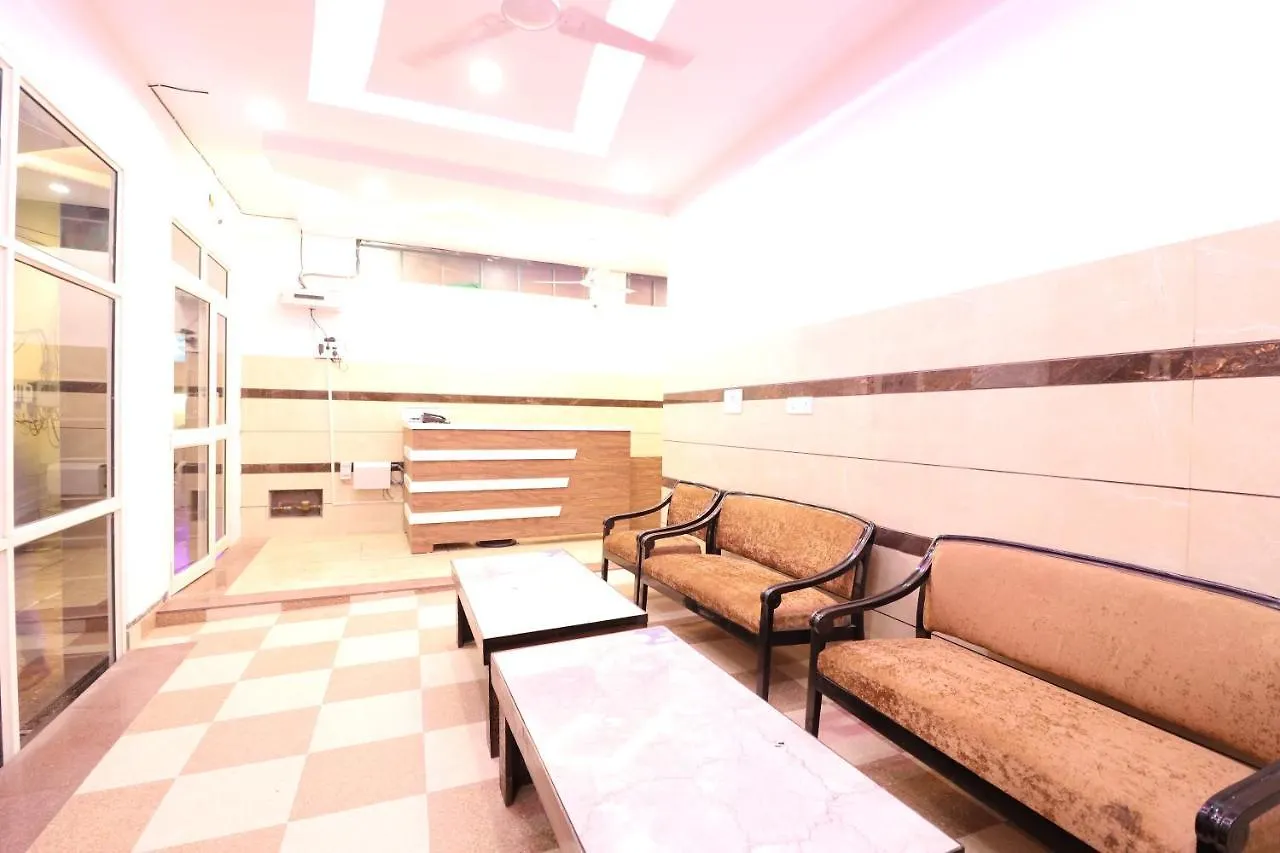 Oyo 48657 Hotel Pearl 42 Chandigarh 3*,