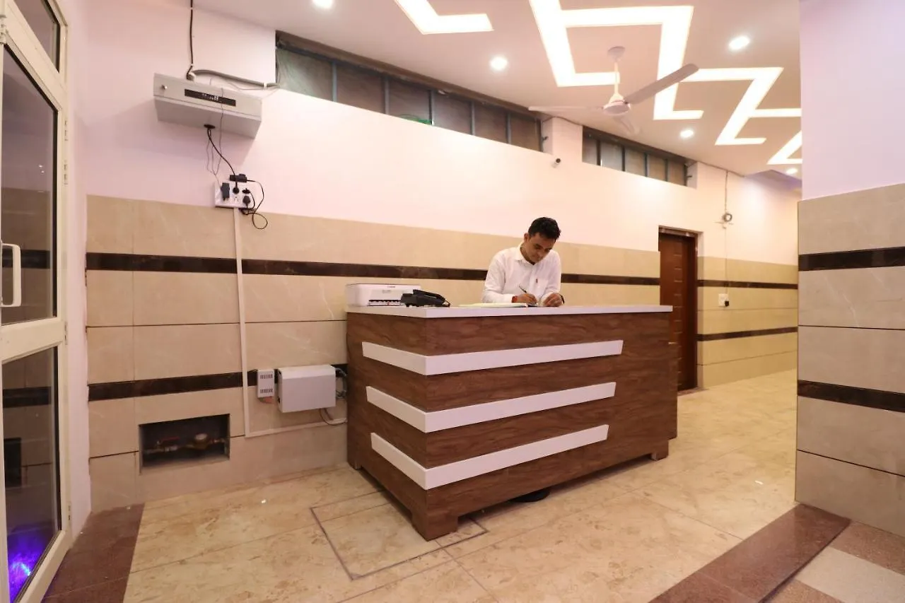 Oyo 48657 Hotel Pearl 42 Chandigarh 3*,  India