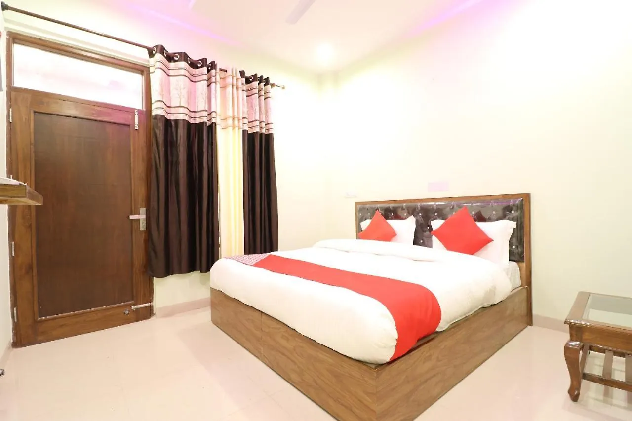 Oyo 48657 Hotel Pearl 42 Chandigarh 3*,