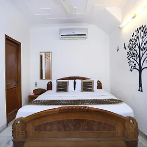 O Skylark Hotel