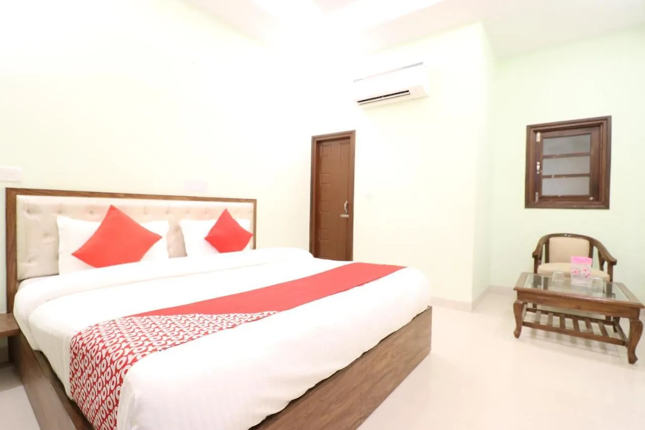 Oyo 48657 Hotel Pearl 42 Chandigarh 3*,  India
