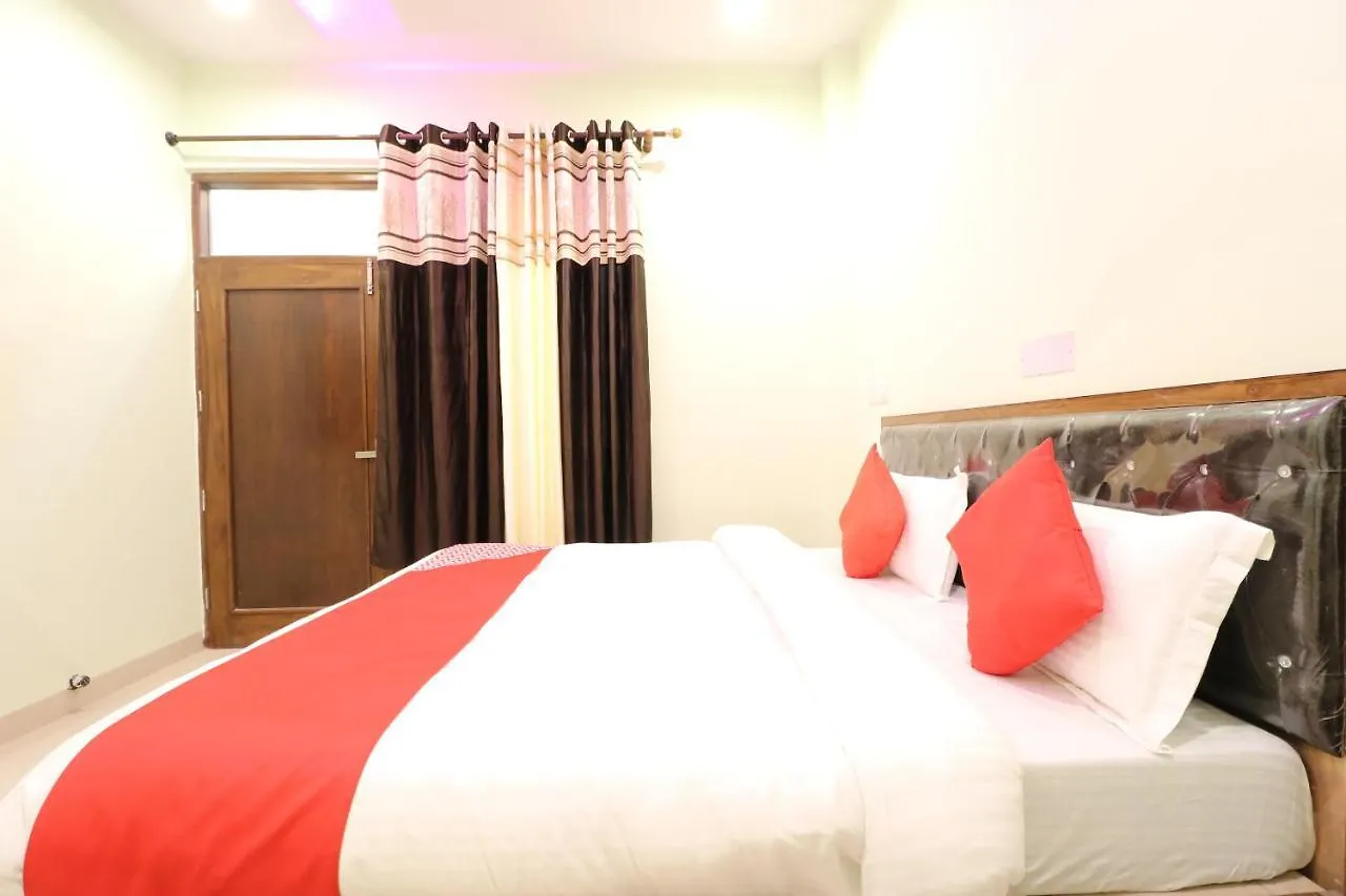 Oyo 48657 Hotel Pearl 42 Chandīgarh 3*,